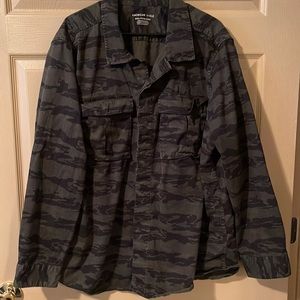 American Eagle button down size XXXL